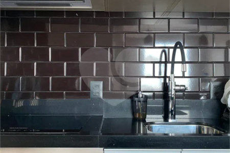 EXCELENTE APARTAMENTO Localizado no bairro do Bom Retiro próximo à Avenida Santos Dumont, com acesso