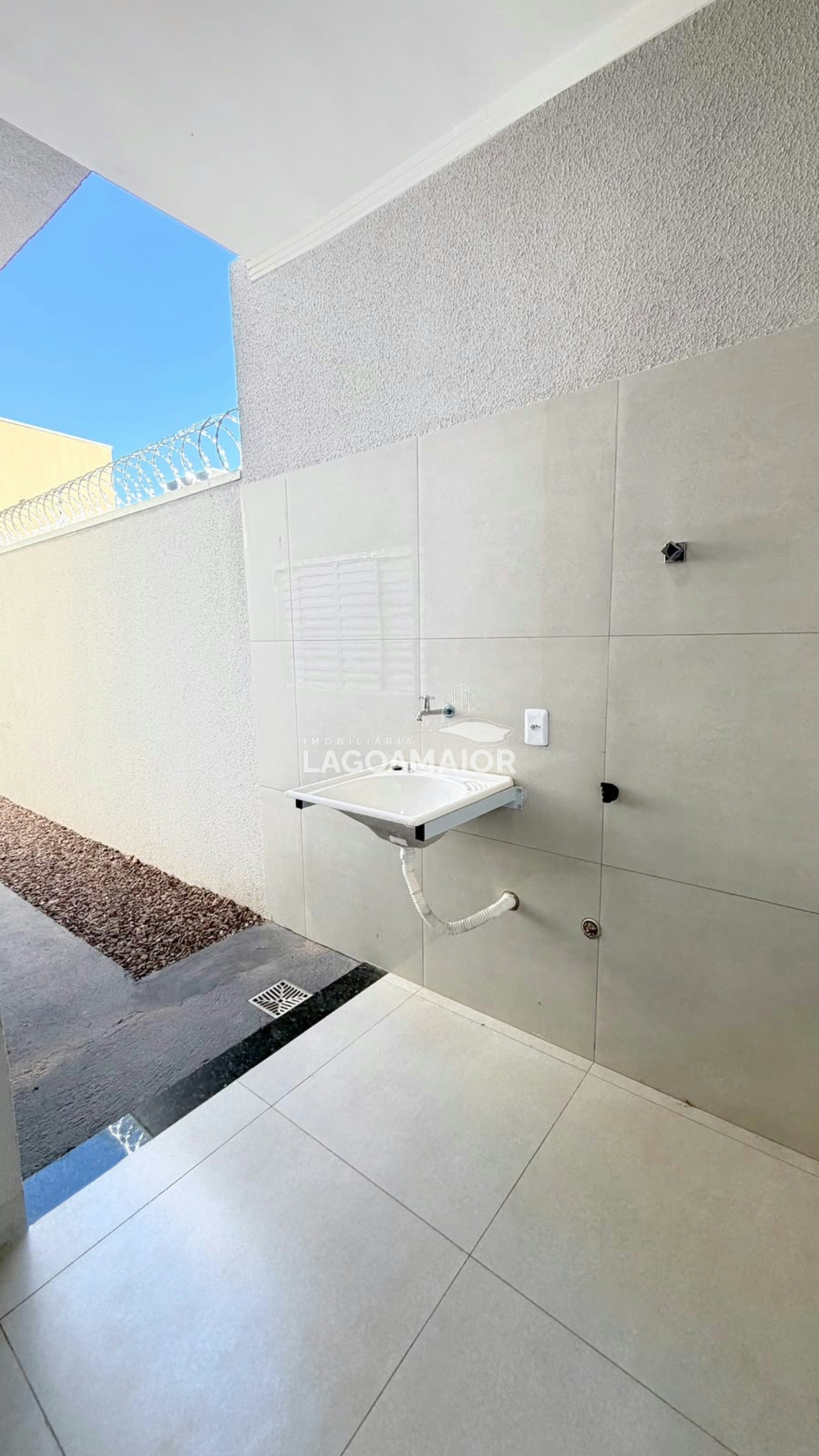 Casa para alugar com 2 quartos, sendo 1 suíte, em Nova Tres Lagoas, Três Lagoas - MS