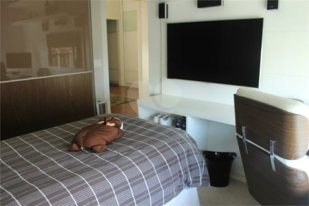Apartamento na Vila Mariana com 5 dormitórios 04 suítes à venda