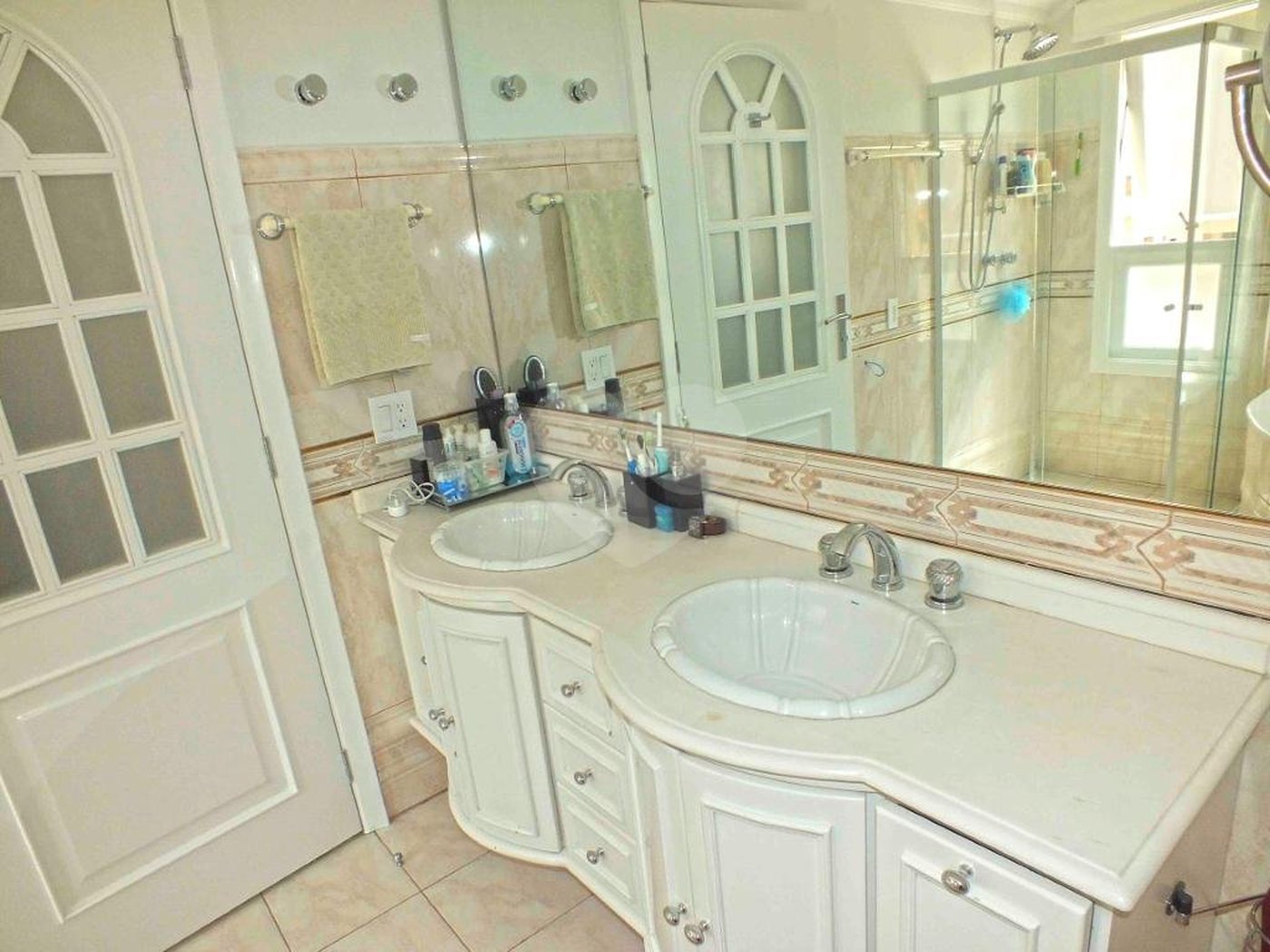 Casa à venda com 5 suítes no condomínio Vilaggio Monte Alegre, São Paulo - SP