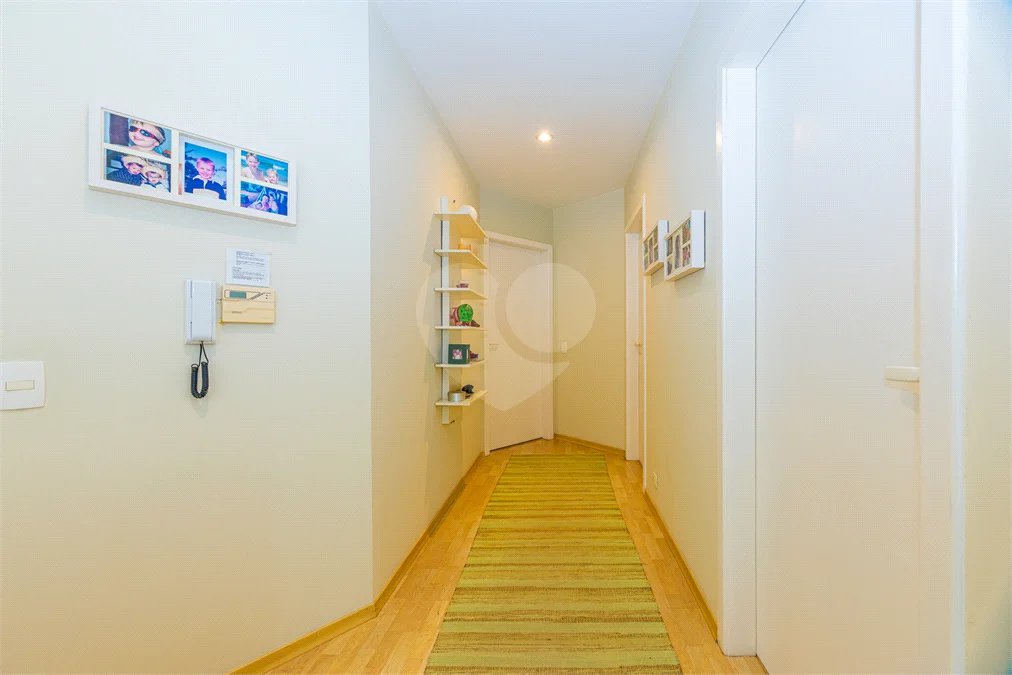 Casa à venda com 4 quartos, sendo 3 suítes, em Interlagos, São Paulo, SP