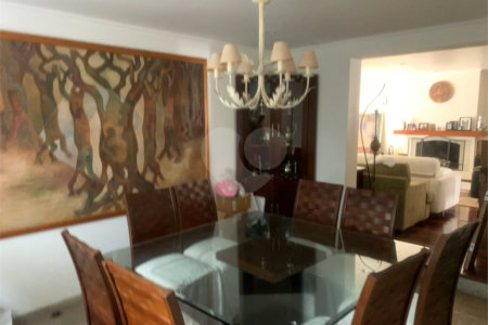 Sobrado à venda com 4 quartos, sendo 2 suítes, em Chácara Monte Alegre, São Paulo, SP