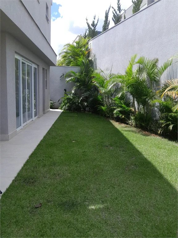 Casa à venda com 3 suítes em Moinho Velho, Cotia, SP