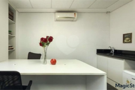 Sala comercial com 35m², 1 vaga, 1 banheiro, à venda na Barra Funda.