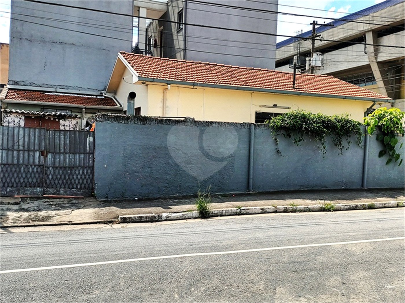 3 minutos a pé do Metrô