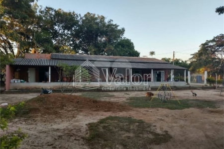 Chácara à venda com 4 quartos, sendo 1 suíte,  em Chácara Leila, São Carlos, SP
