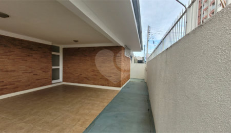 Casa à venda com 4 quartos, sendo 2 suítes,  em Jardim Paraíso, São Carlos, SP
