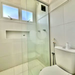 Casa em condomínio Impecável, 4 dorms / 2 suítes, varanda gourmet, piscina, 3 lareiras