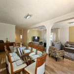 Casa térrea em Atibaia com 3 dormitórios (2 suítes), piscina, espaço gourmet, condomínio fechado