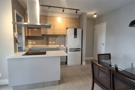 Apartamento com 2 vagas no Campo Belo