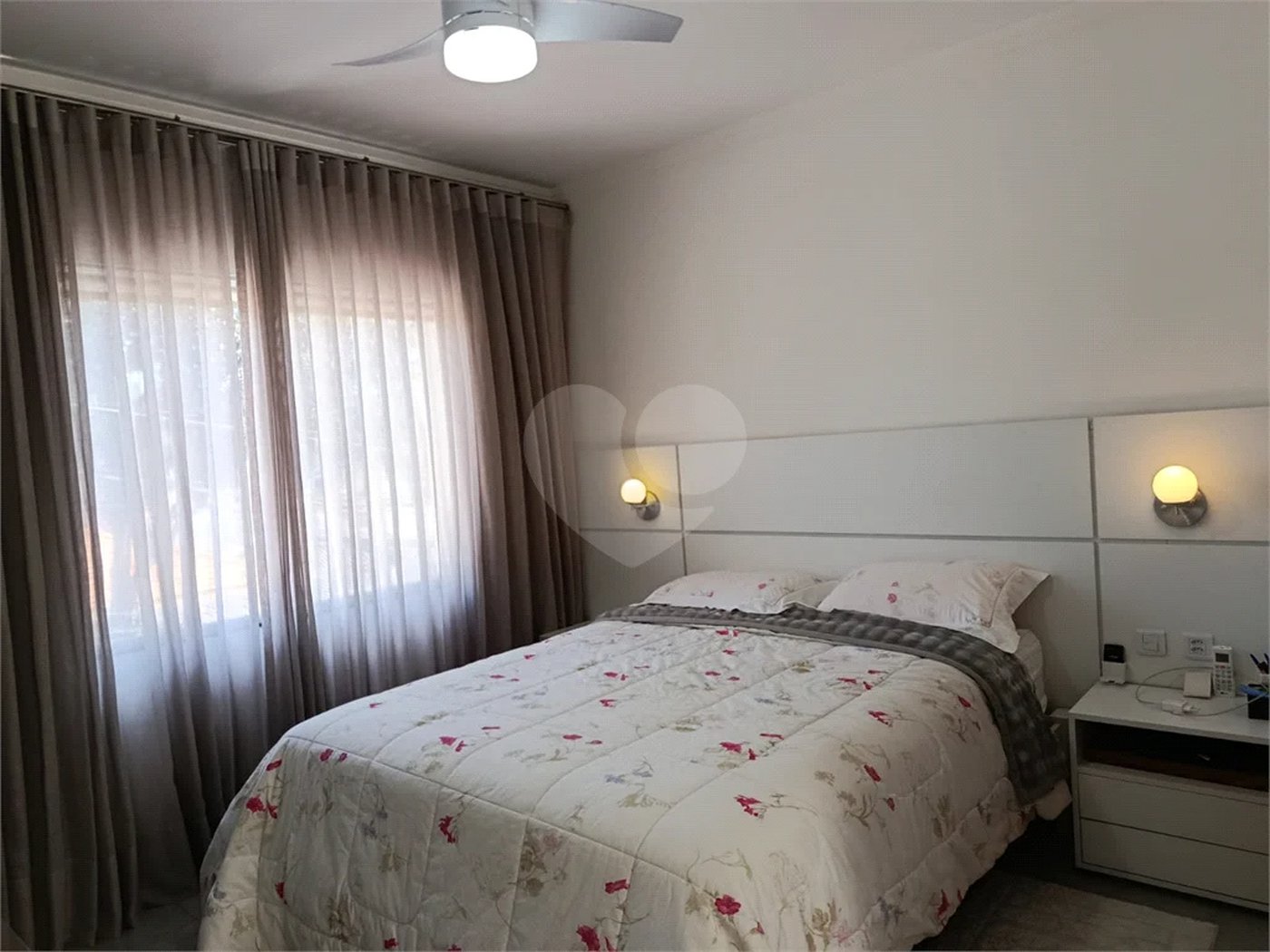 Sobrado novo, com 250m², 3 quartos, sendo 1 suíte, 2 garagens, à venda na Vila Prudente