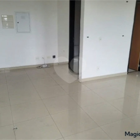 Sala comercial com 35m² , 1 vaga , 1 banheiro , à venda na Penha.
