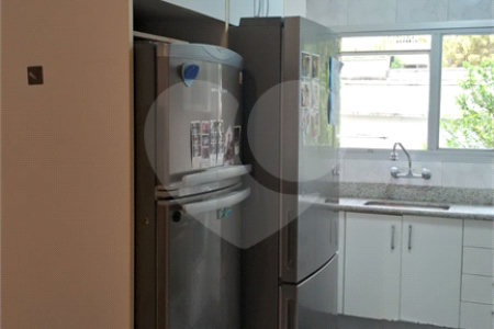 Apartamento a venda na Aclimação com 4 dormitórios e 2 vagas.