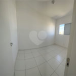 Apartamento no Condomínio Parque das Acácias.