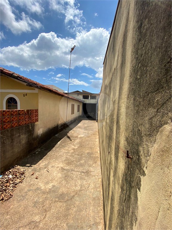 Casa Térrea com 3 dormitórios.