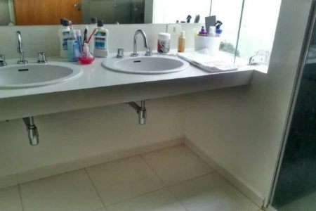 Casa no Butantâ com jardim e piscina