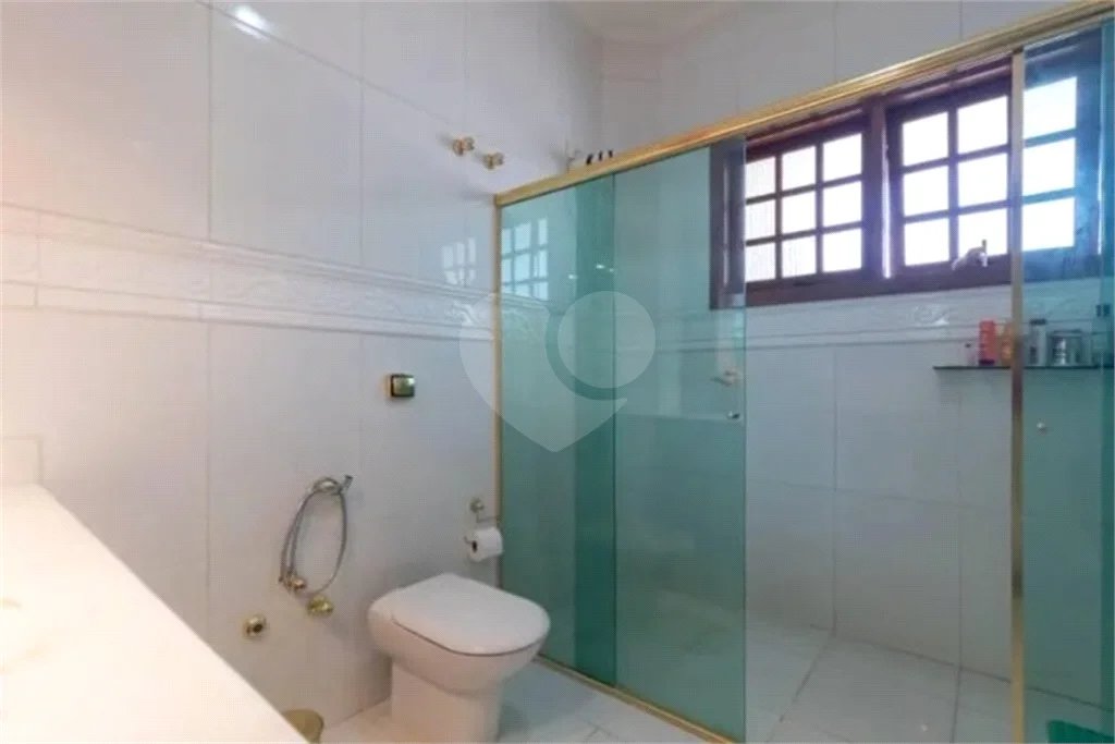 Casa com 3 dormitórios sendo 3 suítes com 03 vagas de garagem.
