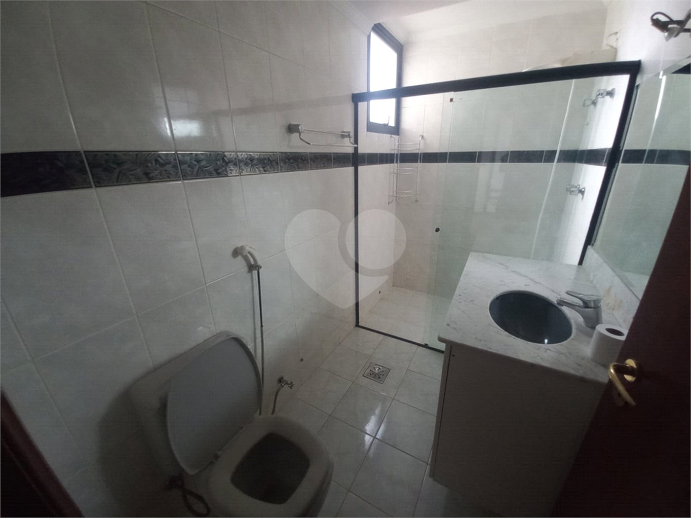 Apartamento para venda ou locação no Ed. Alexandre Previero