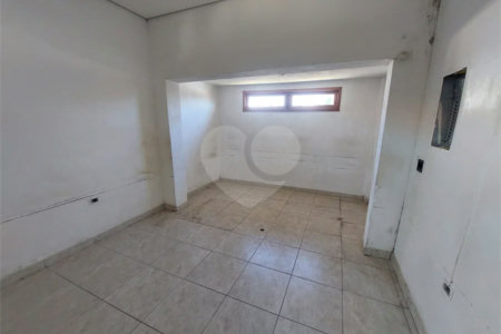 Casa Comercial com 4 salões à venda - Centro | Atibaia