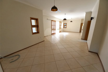 Casa Térrea no Condomínio Damha I,