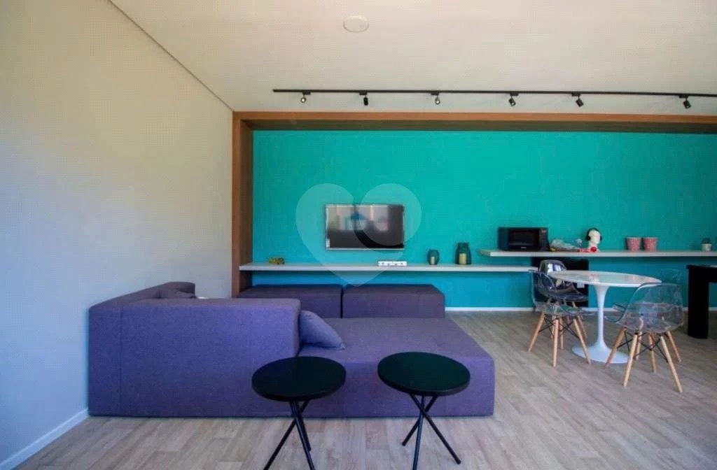 Apartamento mobiliado, novo, com 38m útil, ótima localização REF:903711