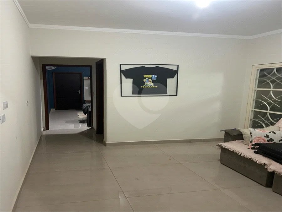 Casa Térrea 2 dormitórios 1 suíte.