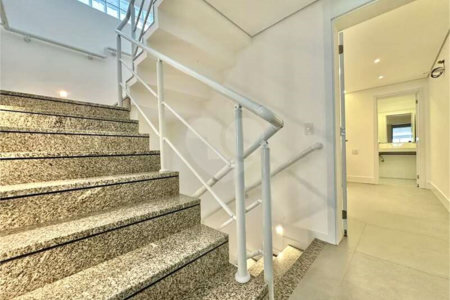 Casa Contemporânea e Mobiliada no Condomínio Palos Verdes – A Essência do Alto Padrão na Granja Viana – 7 suítes, 4 pavimentos com elevador