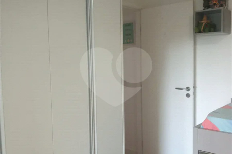 Apartamento 3 dormitórios, região do Campo Belo. Condomínio com laser completo.
