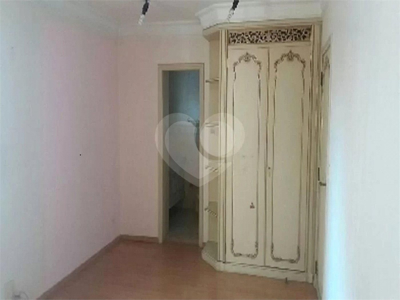 Apartamento 192m² à venda na Aclimação com 3 suítes e 3 vagas.