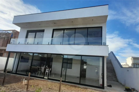 Casa a Venda no Condomínio Reserva Santa Isabel em Louveira/SP