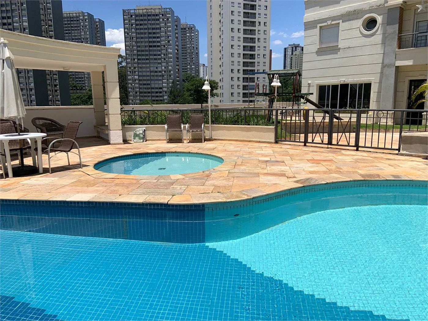 Apartamento à venda ou para alugar com 3 suítes em Morumbi, São Paulo, SP