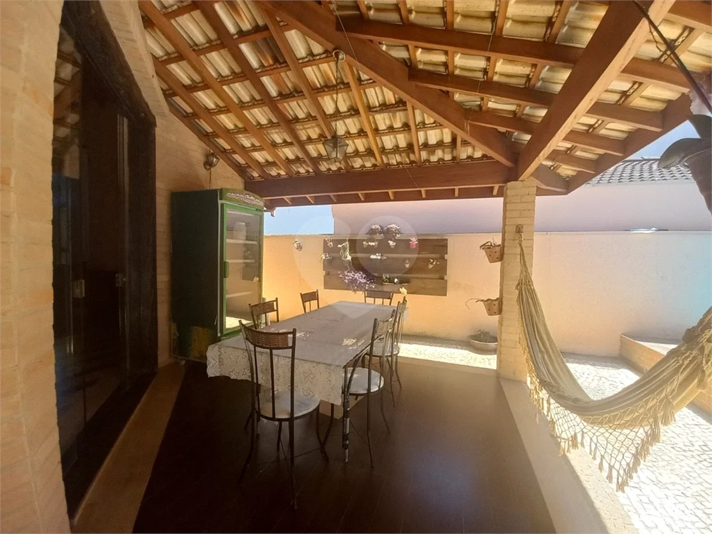 Linda casa com piscina localizada no melhor condomínio de Hortolândia - Green Park.