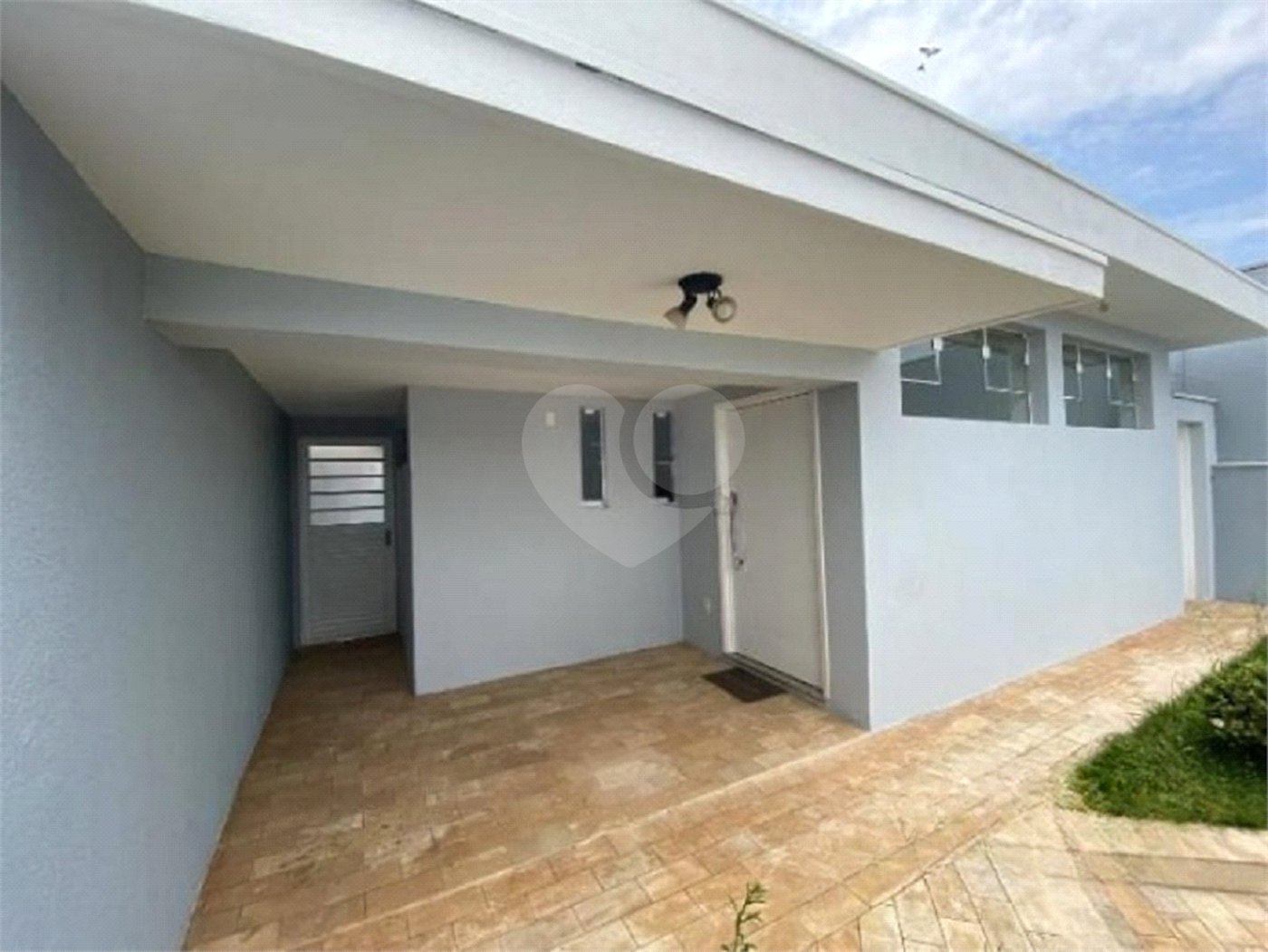 Casa à venda com 3 dormitórios, sendo 1 suite e ampla área de lazer no Jardim Brasil