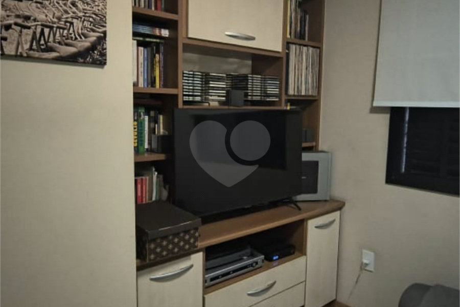 Oportunidade Imperdível: Conforto e Vista Privilegiada! ?Localizado estrategicamente em frente ao Tietê Plaza Shopping, este apartamento é o equilíbrio perfeito entre sofisticação e praticidade. 75m2 Área Útil com 3 Dorms , sendo 1 suite , com VAGA LIVRE DEMARCADA .