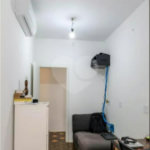 Sua oportunidade única na Vila Gumercindo! Casa espaçosa de 257m² com 4 dormitórios (sendo 2 suítes), 2 vagas de garagem e excelente localização, venda.