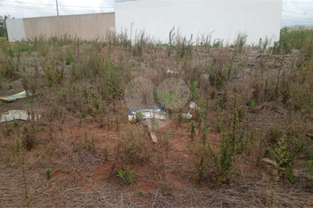 Lote no Jardim do Bosque, aceita financiamento ou aquisição de terreno e construção .