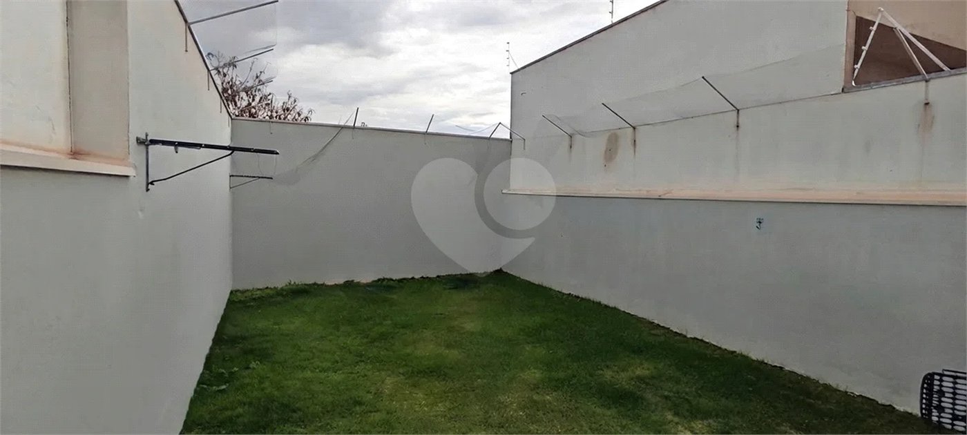 Casa Nova (Apenas 2 Anos) com Suíte: Conforto, Segurança e Localização Privilegiada!
