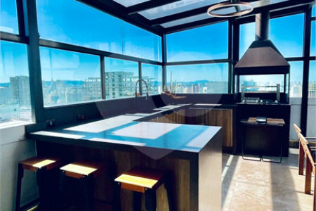 Cobertura à venda na Aclimação de 300m² com 2 vagas.