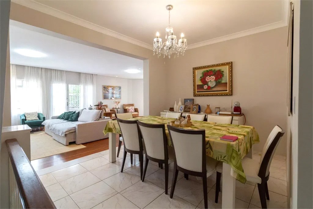 Sobrado à venda com 4 quartos, sendo 2 suítes,  em Butantã, São Paulo, SP