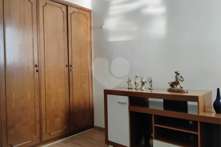 Vende-se apartamento no Jardim Aeroporto com 03 dormitórios