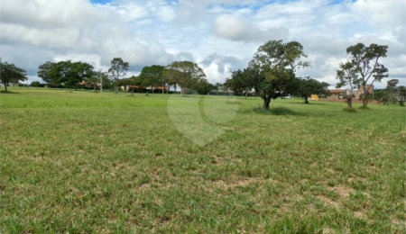 Terreno à venda no condomínio Vila Pinhal, Itirapina - SP