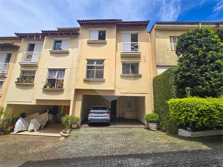 Casa em condomínio no Tucuruvi, 3 dormitórios, 1 suíte, 3 banheiros, 2 vagas e lazer com churrasqueira no condomínio