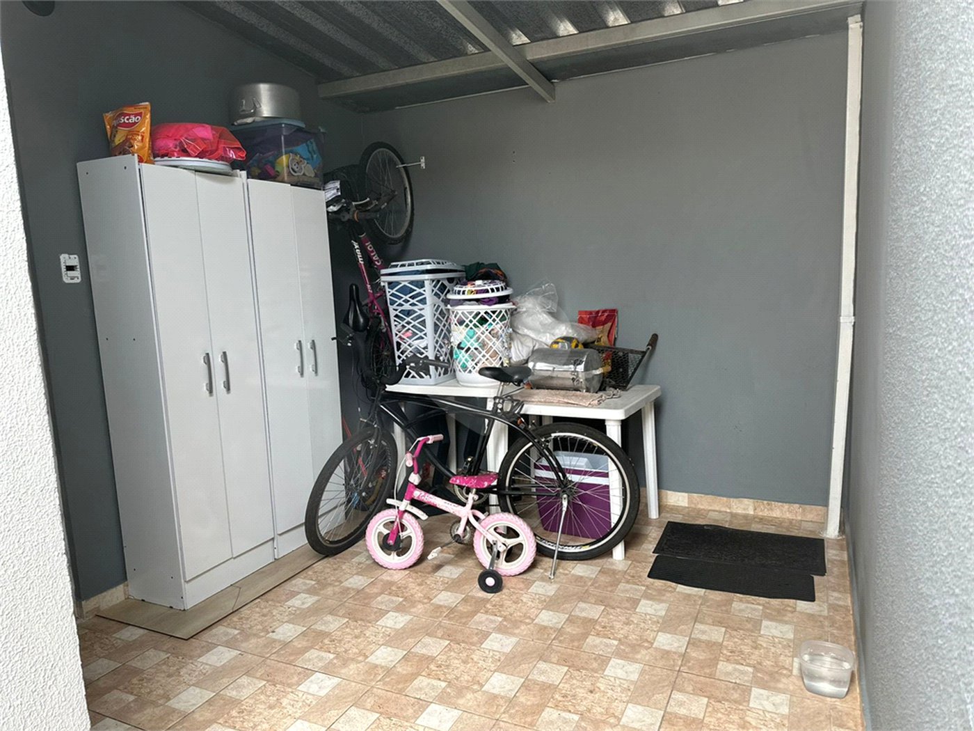CASA A VENDA NO JARDIM DAS INDUSTRIAS COM 2 DORMITÓRIOS, 1 SUÍTE, 2 VAGAS, 125M², SJC