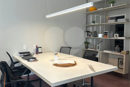 Sala comercial para venda ou locação na Avenida Paulista. 68m2