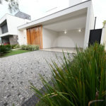 Indaiatuba - SP - Condomínio Helvetia Park - 490 m² Terreno - Sobrado com 307 m² de Área Construída - Escritório com móveis planejados - Sala de estar e jantar ampla e integradas - Cozinha planejada completa, com eletrodomésticos (cooktop, forno, coifa, geladeira, microondas) - Lavanderia