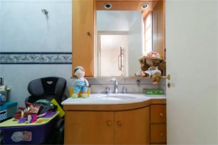 Casa com 3 dormitórios sendo 3 suítes com 03 vagas de garagem.