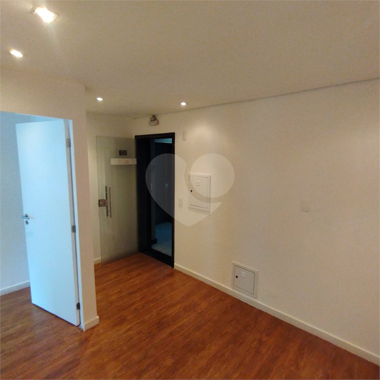 Sala comercial na Oscar Freire à venda Sala coml à venda na Oscar Freire OPORTUNIDADE Sala coml esquina. Rebouças