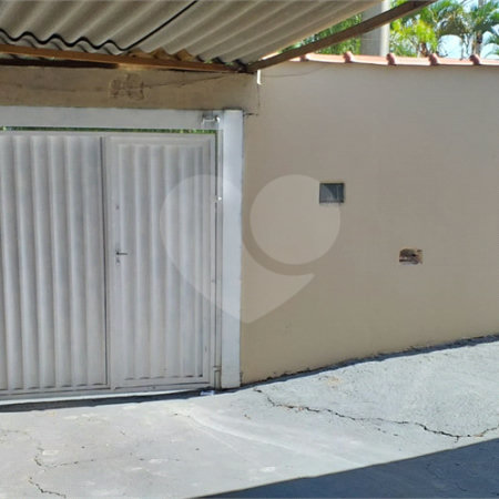 Casa térrea para venda, na cidade de Araraquara/SP.