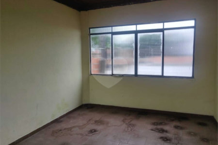 CASA COM DOIS ANDARES SEPARADOS A VENDA NO JARDIM LIMOEIRO, COM 139M²