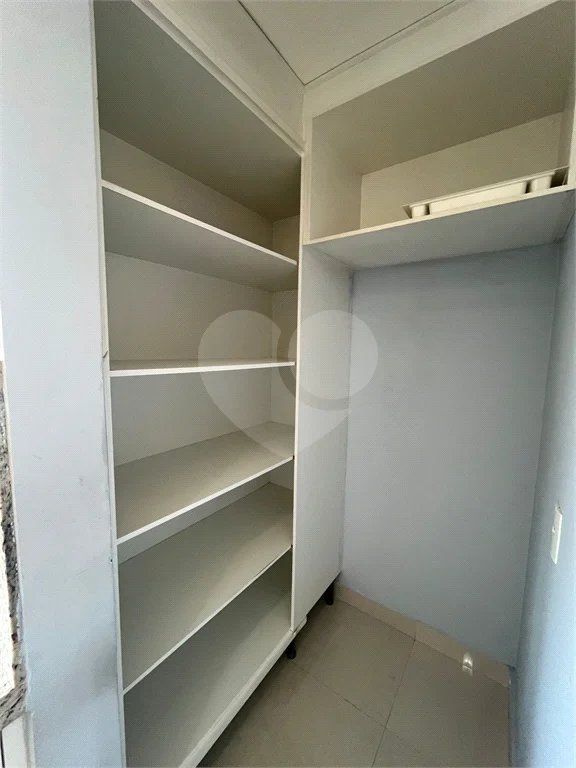 Apartamento 3 dormitórios no Avalon